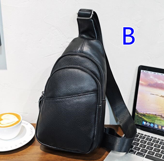 メンズ斜めがけ合成皮革ボディバッグ