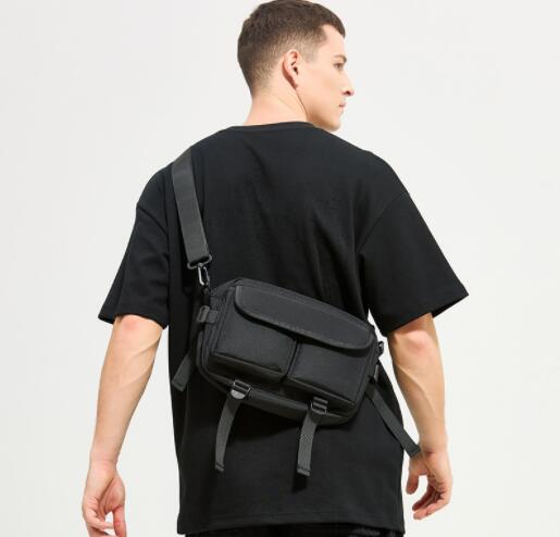 撥水加工斜めがけボディバッグ多収納