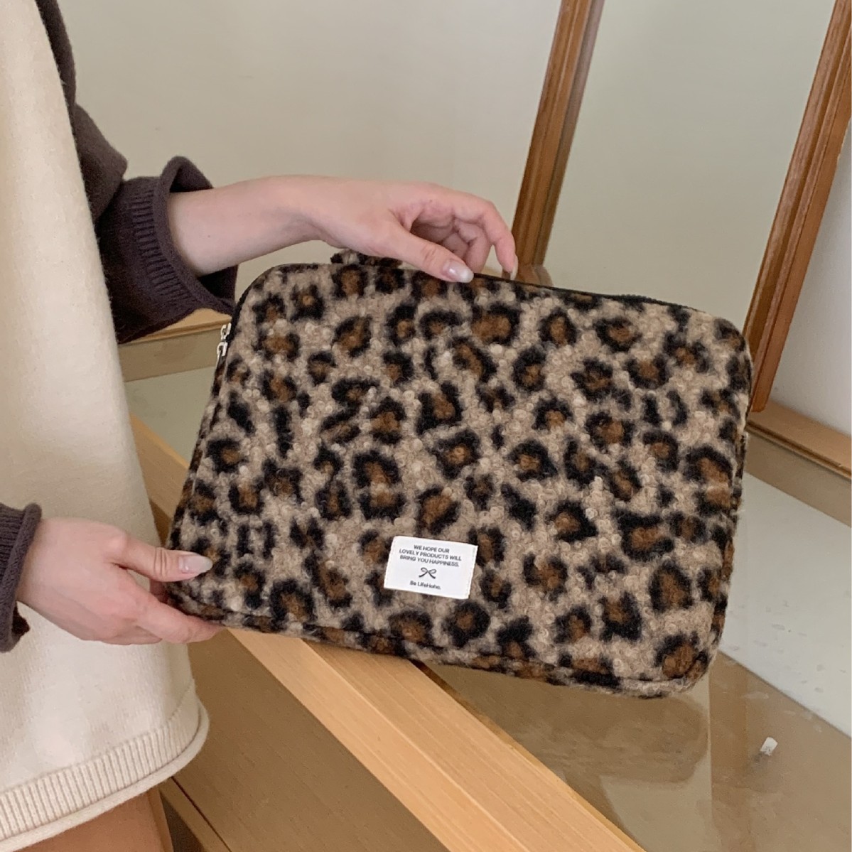 パソコンケース 豹柄ふわふわボアの持ち手付きパソコンケース