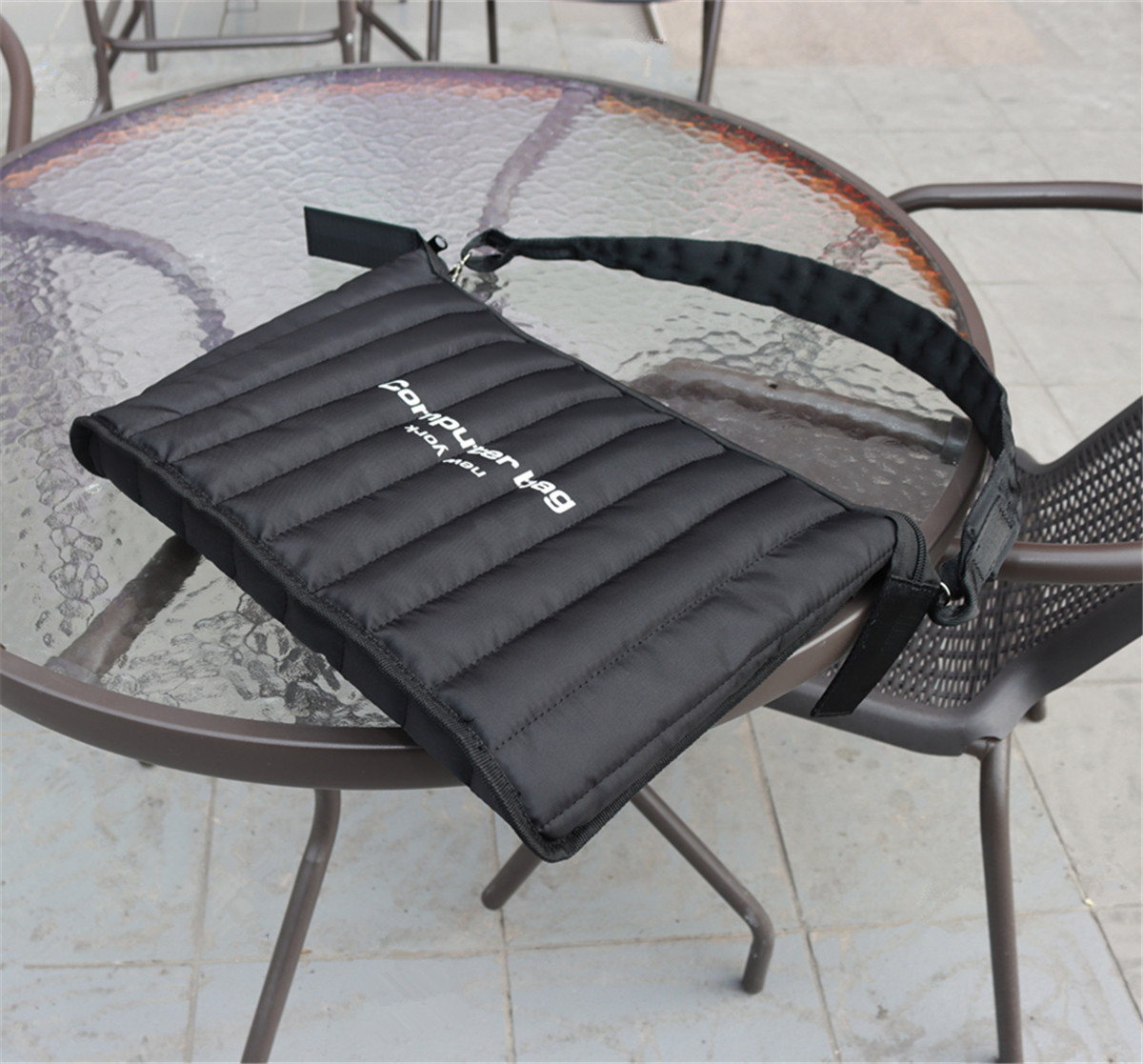 パソコンケース ふわふわキルティング風ショルダーパソコンケース