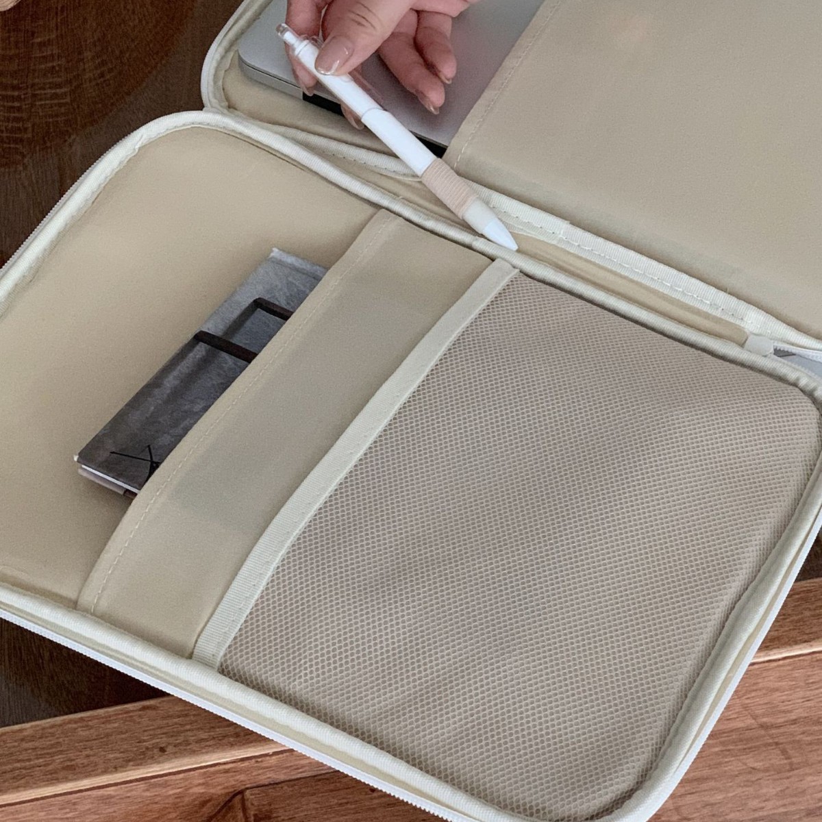 パソコンケース 小花柄散りばめデザインパソコン収納ケース