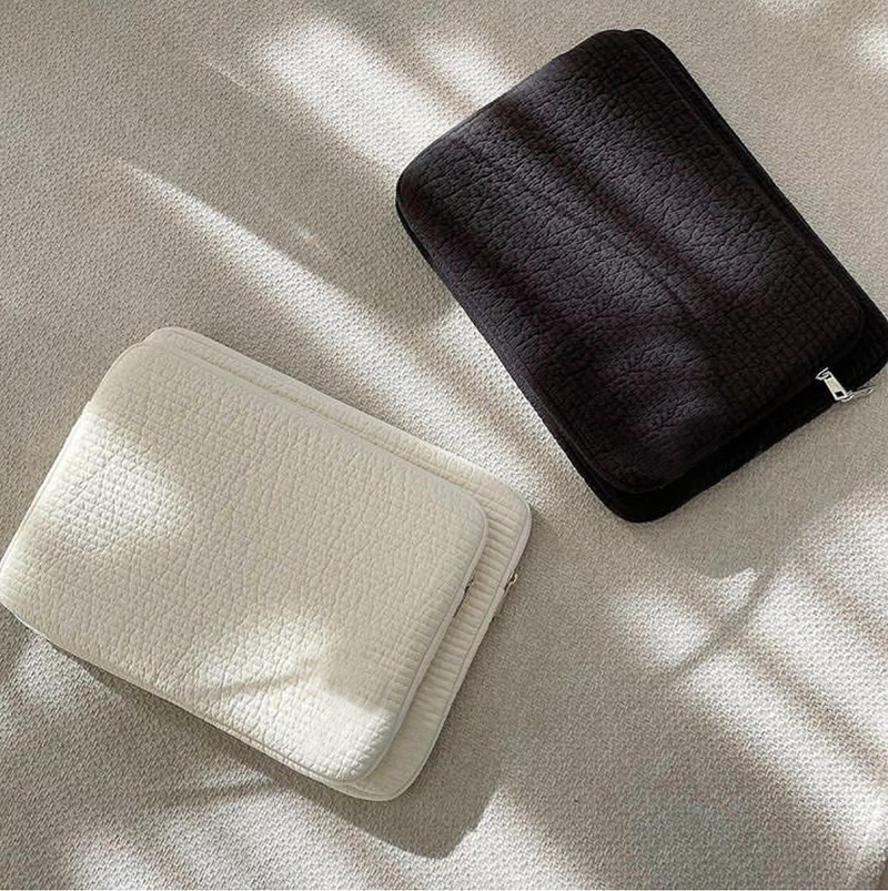 パソコンケース 立体編み込み模様のクッション性抜群パソコンケース