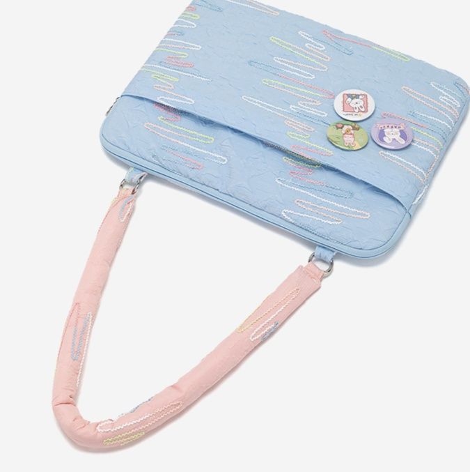 パソコンケース 可愛い缶バッジ付きキルティング加工パソコン収納鞄