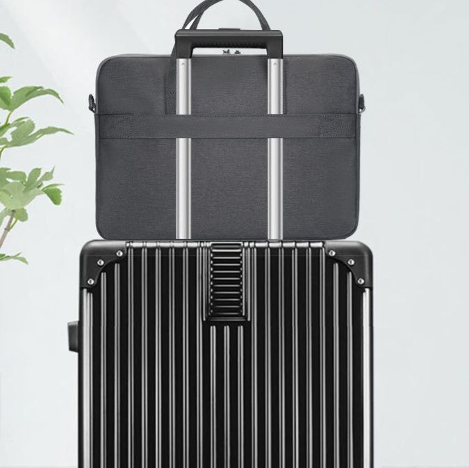 パソコンケース 二通り持ち手で使える多機能パソコン収納鞄