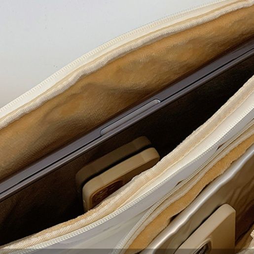 パソコンケース 波型ステッチが上品なクッション付きパソコンケース