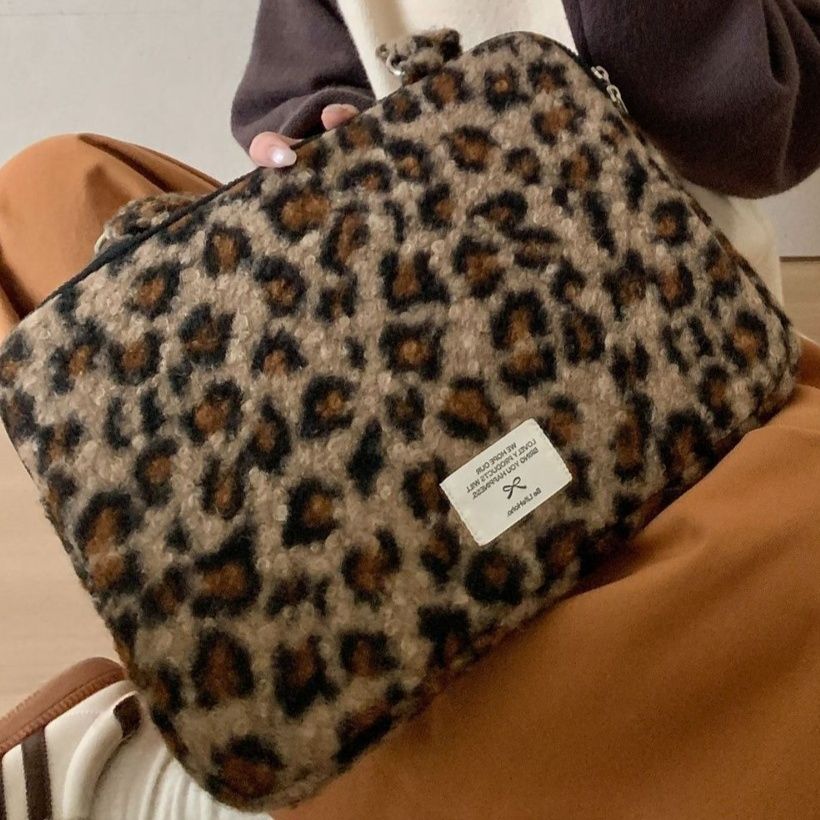 パソコンケース 豹柄ふわふわボアの持ち手付きパソコンケース