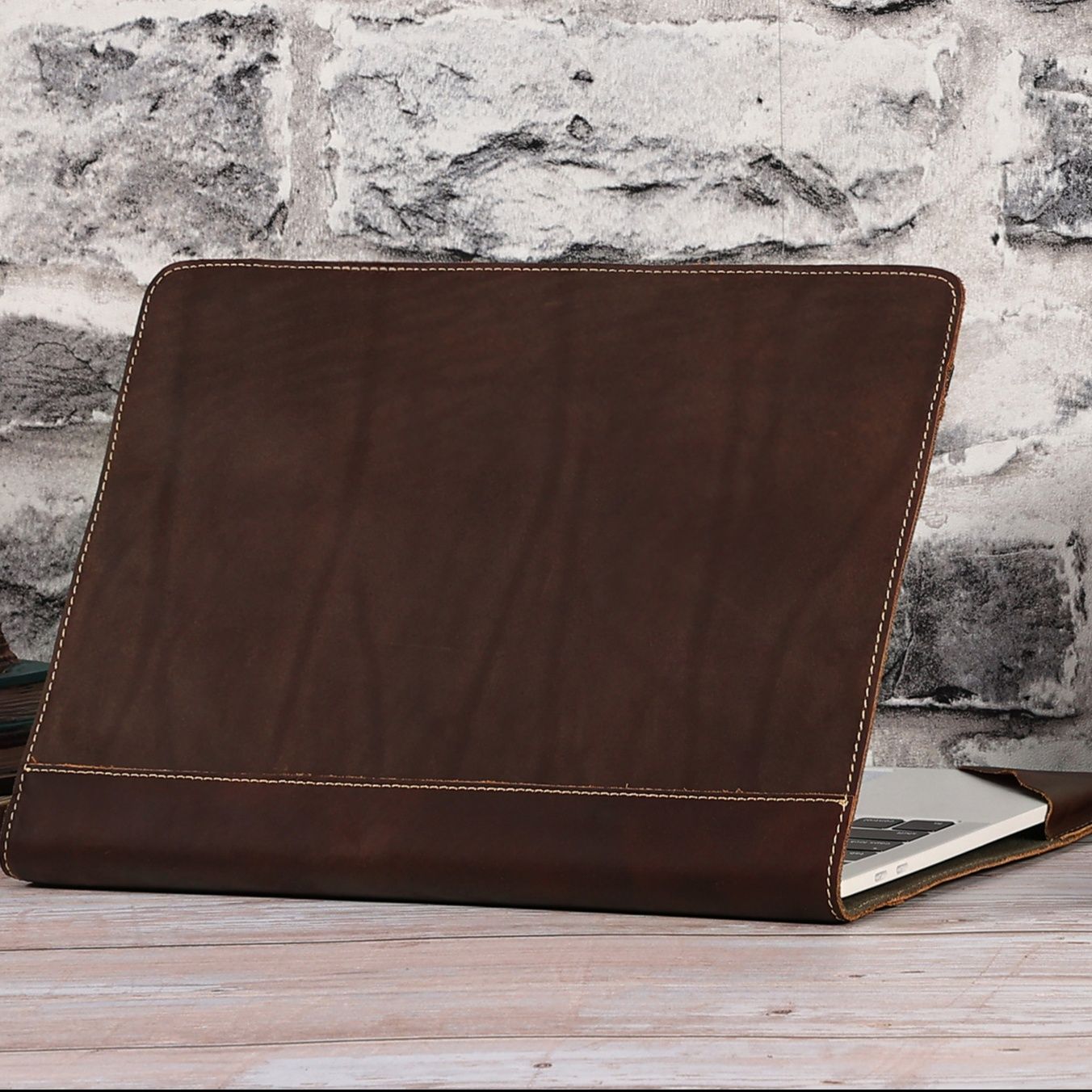 パソコンケース 本革仕様の高級感溢れる縦型ファスナー式パソコンケース