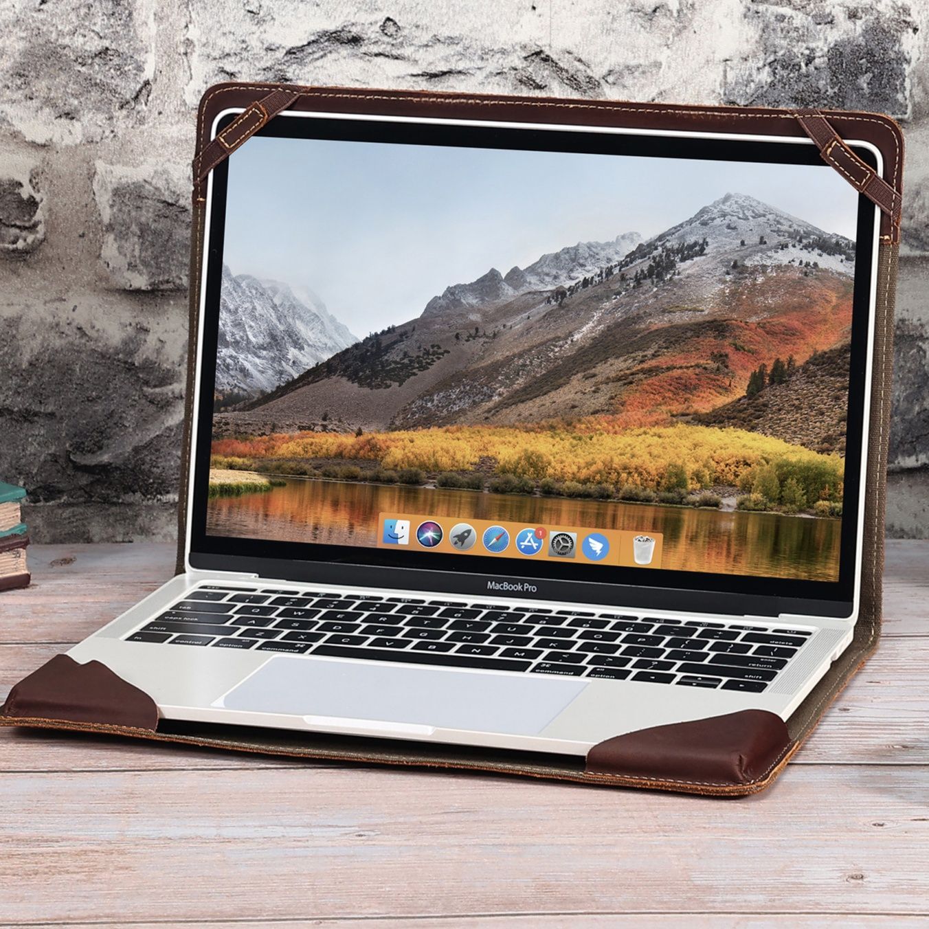 パソコンケース 本革仕様の高級感溢れる縦型ファスナー式パソコンケース