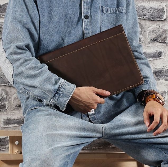 パソコンケース 本革仕様の高級感溢れる縦型ファスナー式パソコンケース