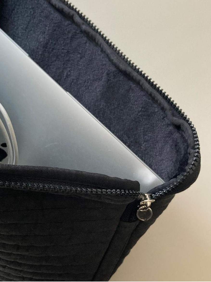 パソコンケース 立体編み込み模様のクッション性抜群パソコンケース