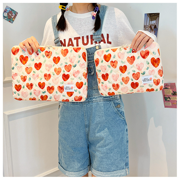 パソコンケース 水彩風ハート柄キルティングパソコンケース