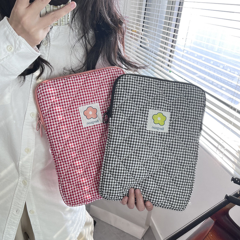 パソコンケース 小花ワッペン付きギンガムチェック柄パソコンケース