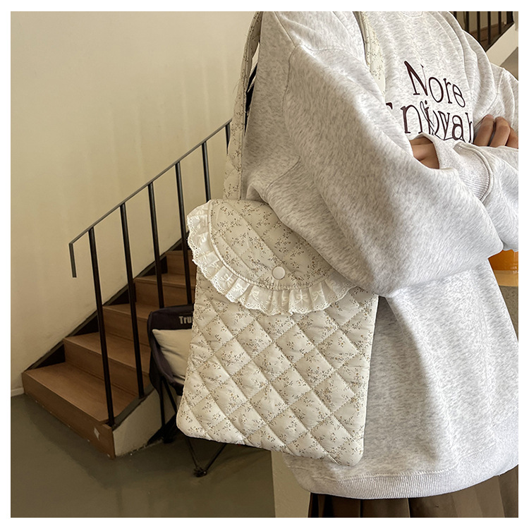 パソコンケース 小花柄フリルレース付きトートバッグ型ケース