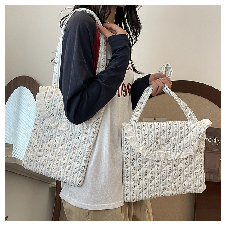 パソコンケース 小花柄フリルレース付きトートバッグ型ケース