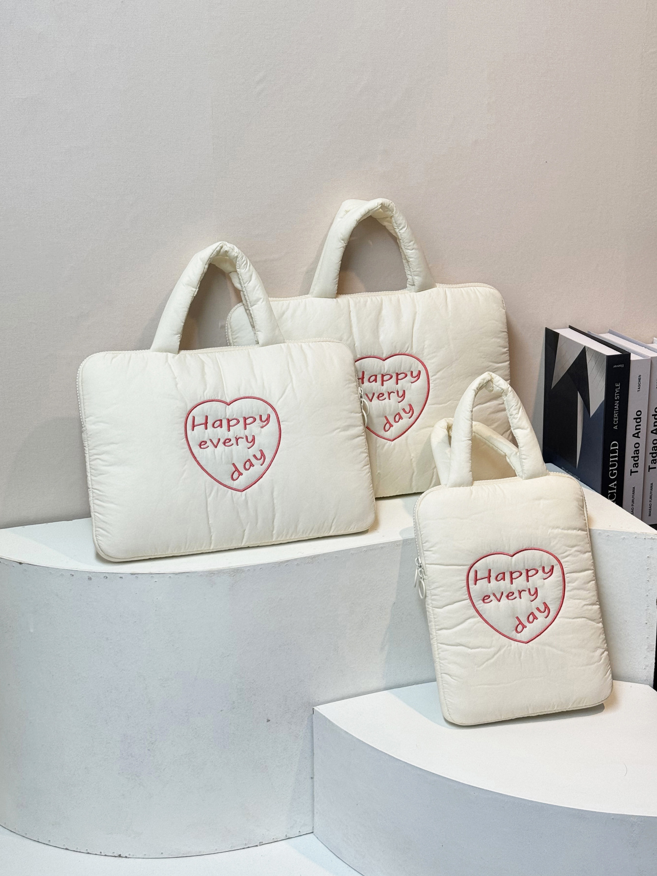 パソコンケース 毎日幸せハート刺繍キルティングパソコンケース