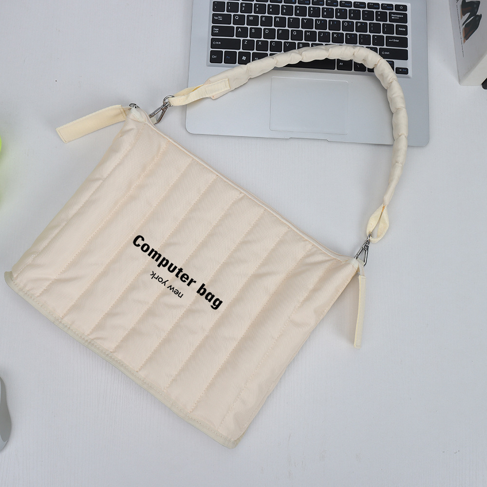 パソコンケース ふわふわキルティング風ショルダーパソコンケース