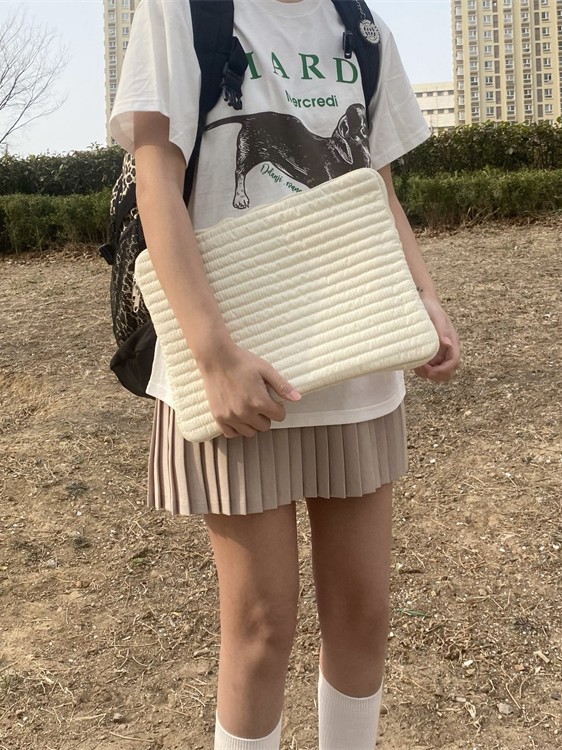 パソコンケース 立体編み込み模様のクッション性抜群パソコンケース