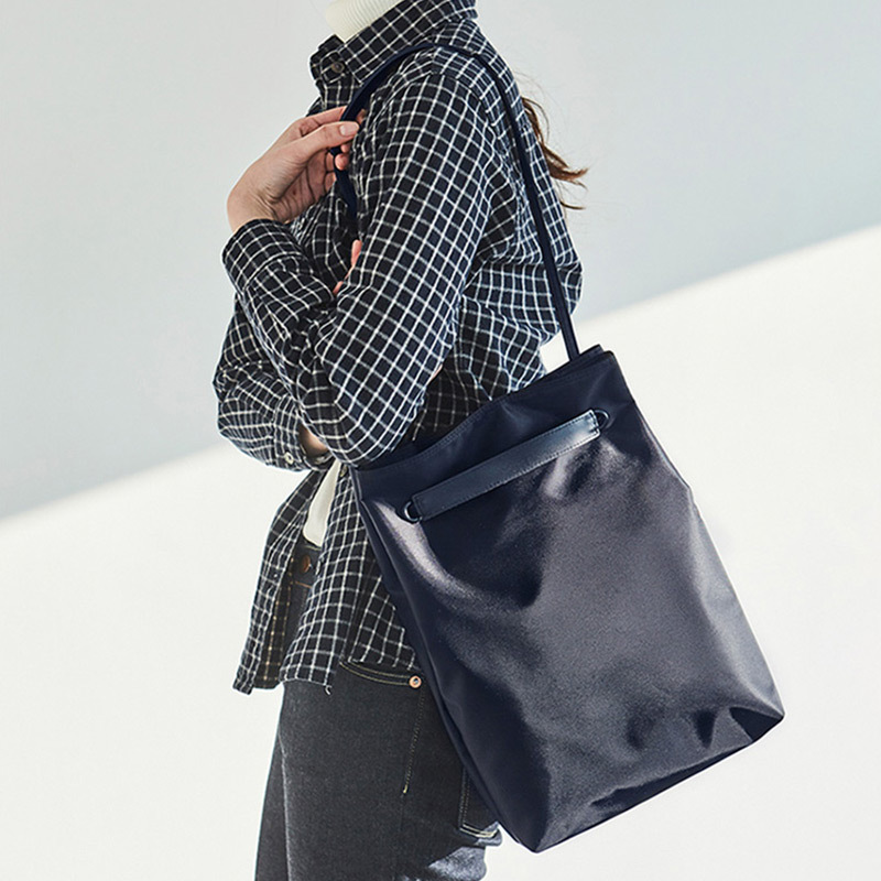 パソコンケース 巾着型レザー調パソコン収納バッグ