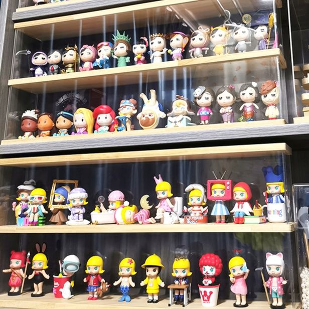 フィギュアケース 木枠と透明板の四段重ねフィギュアケース