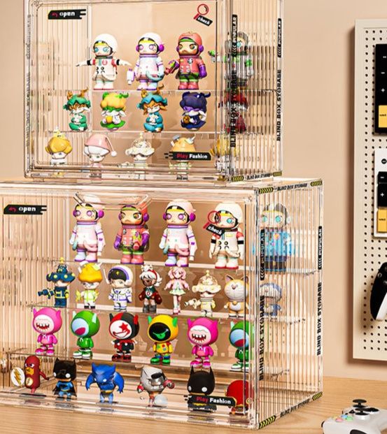 フィギュアケース 透明アクリル製磁気扉付き小型卓上収納