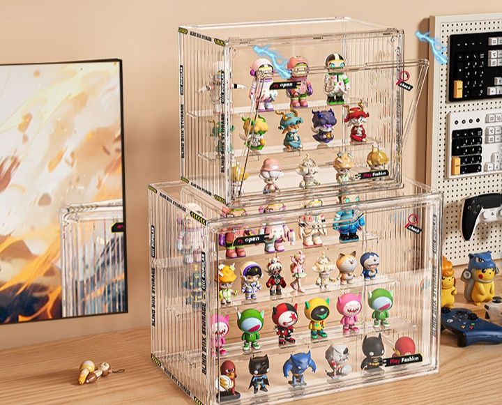 フィギュアケース 透明アクリル製磁気扉付き小型卓上収納