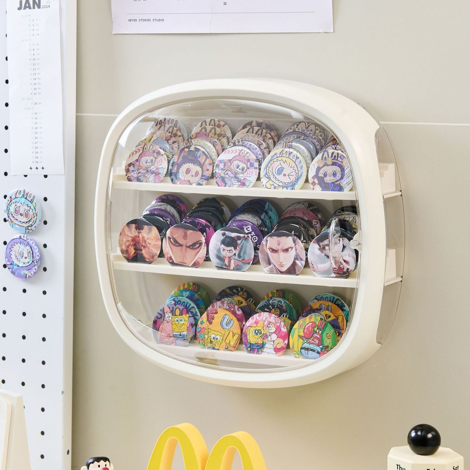 小型フィギュアケース 壁掛け式三段棚缶バッジ収納ケース