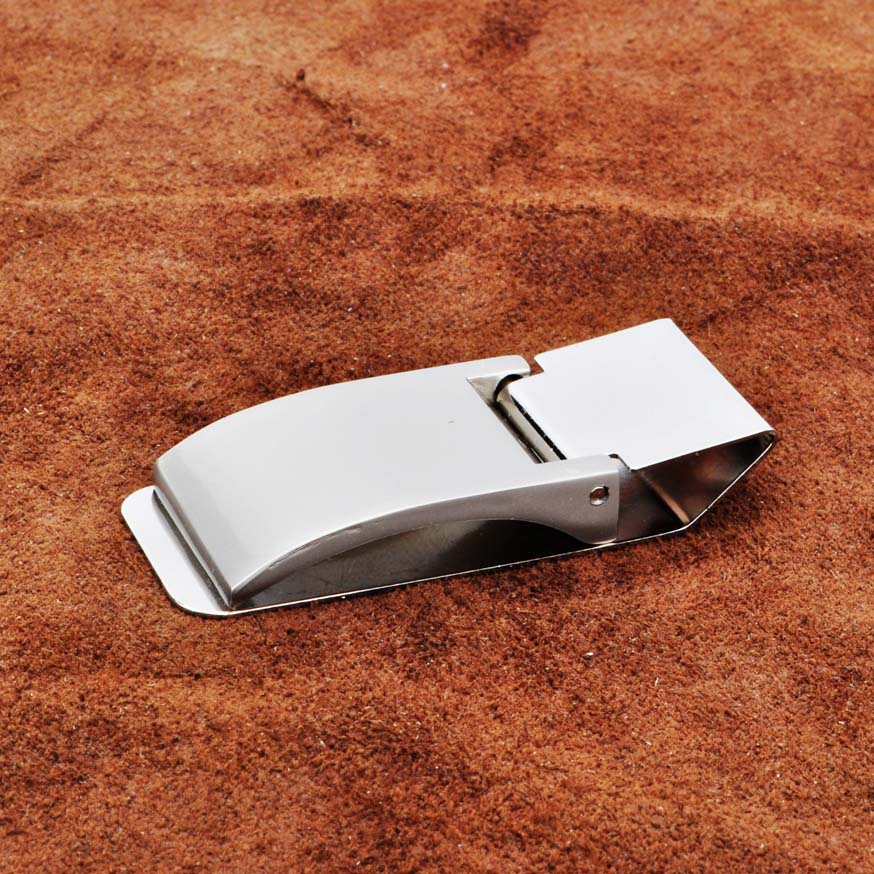 マネークリップ 実用的な二つ折り構造