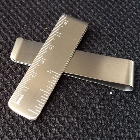 マネークリップ 高級感のあるステンレス素材