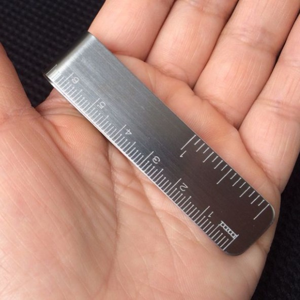 マネークリップ 高級感のあるステンレス素材