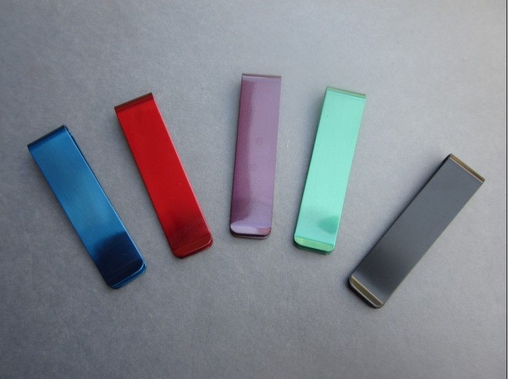 マネークリップ 透明感のある美しい素材感