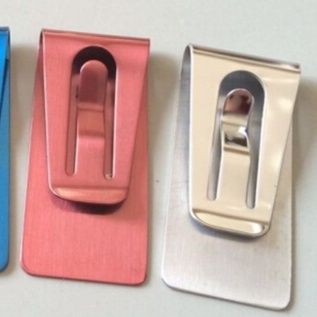 マネークリップ  カラフル金属製の丈夫で高品質な仕上がり