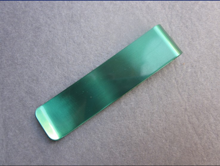 マネークリップ 透明感のある美しい素材感