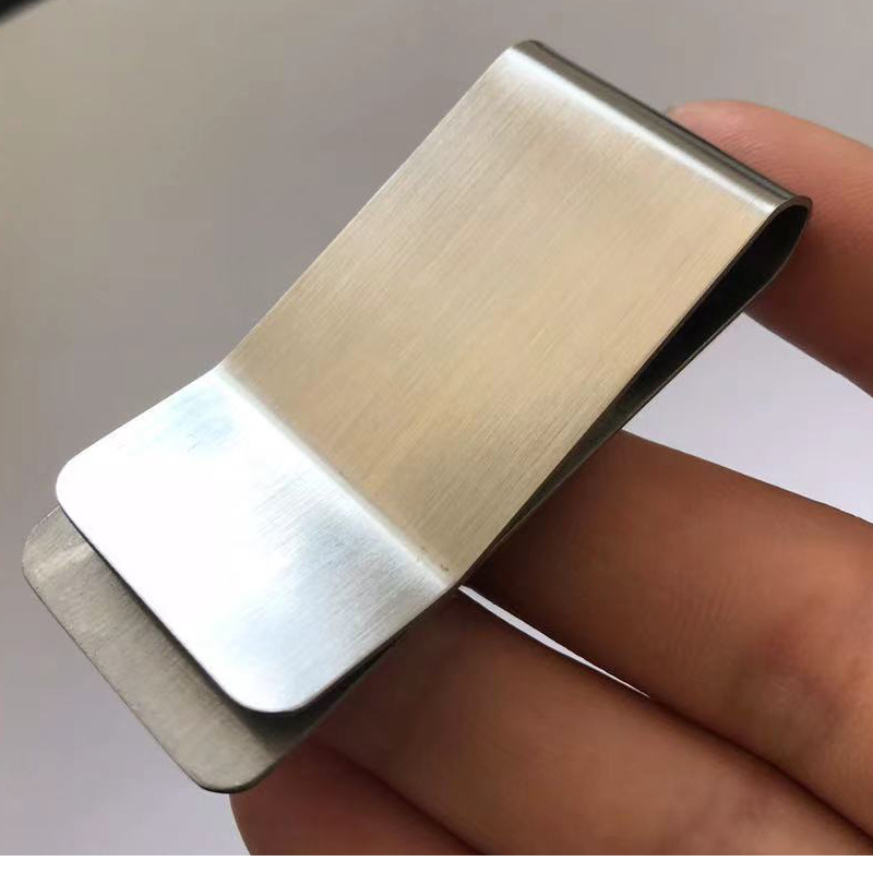 マネークリップ シンプルデザインのスリムな札挟み