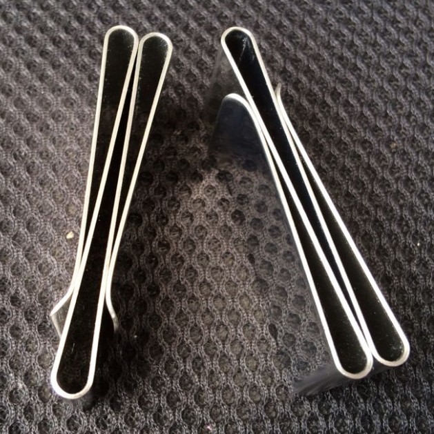 マネークリップ シンプルで飽きのこないデザイン