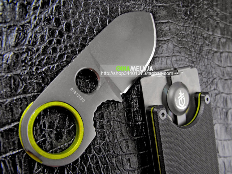 マネークリップ 精密なテクスチャー加工のハンドル・鮮やかなアクセントリングが印象的