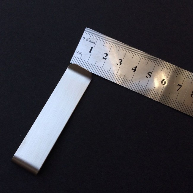 マネークリップ 薄型でスマートな携帯性