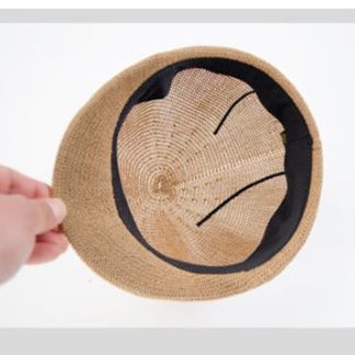 ナチュラル編み目が涼しげな麦わらキャスケット