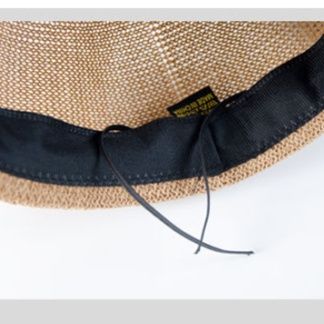 ナチュラル編み目が涼しげな麦わらキャスケット