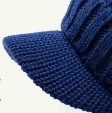 ウール混ケーブル編みつば付きニットキャスケット