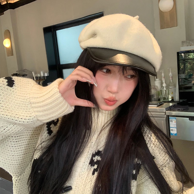 2025新作 レディース レザー調ファー付きキャスケット 小顔効果 防寒帽子