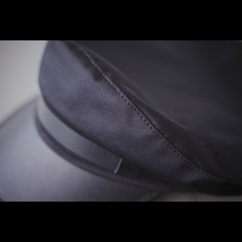 レディース キャスケット 黒 ベルト付き おしゃれ ハット