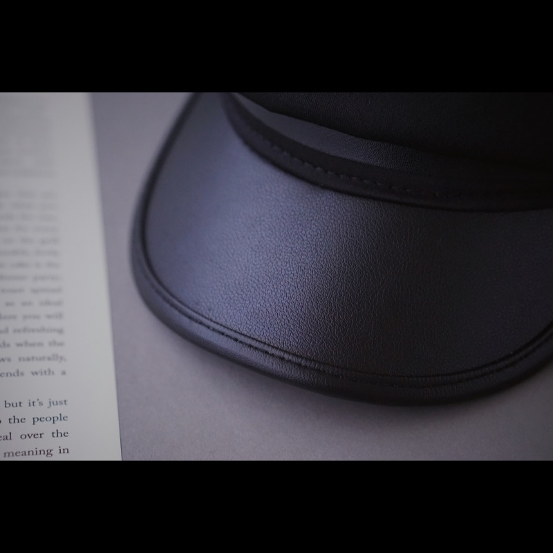 レディース キャスケット 黒 ベルト付き おしゃれ ハット