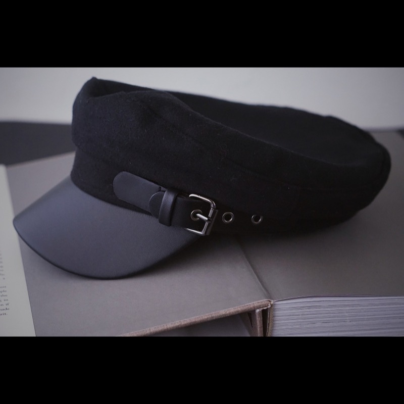 レディース キャスケット 黒 ベルト付き おしゃれ ハット