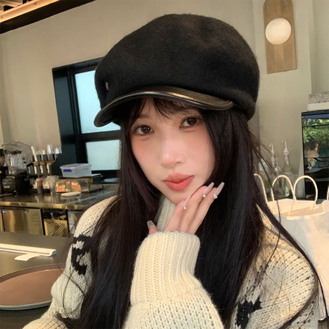 2025新作 レディース レザー調ファー付きキャスケット 小顔効果 防寒帽子