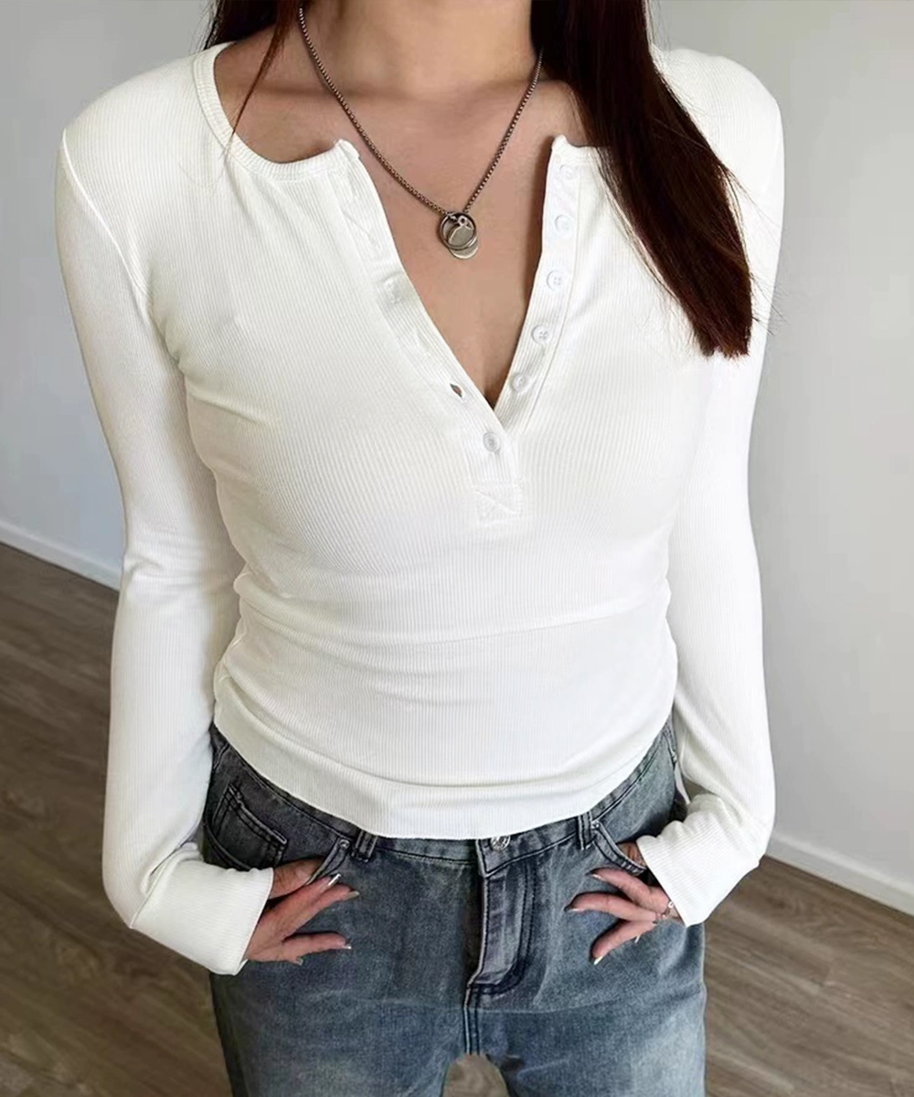 カジュアルコーデ リブ編み長袖ボタン付きフィットトップス
