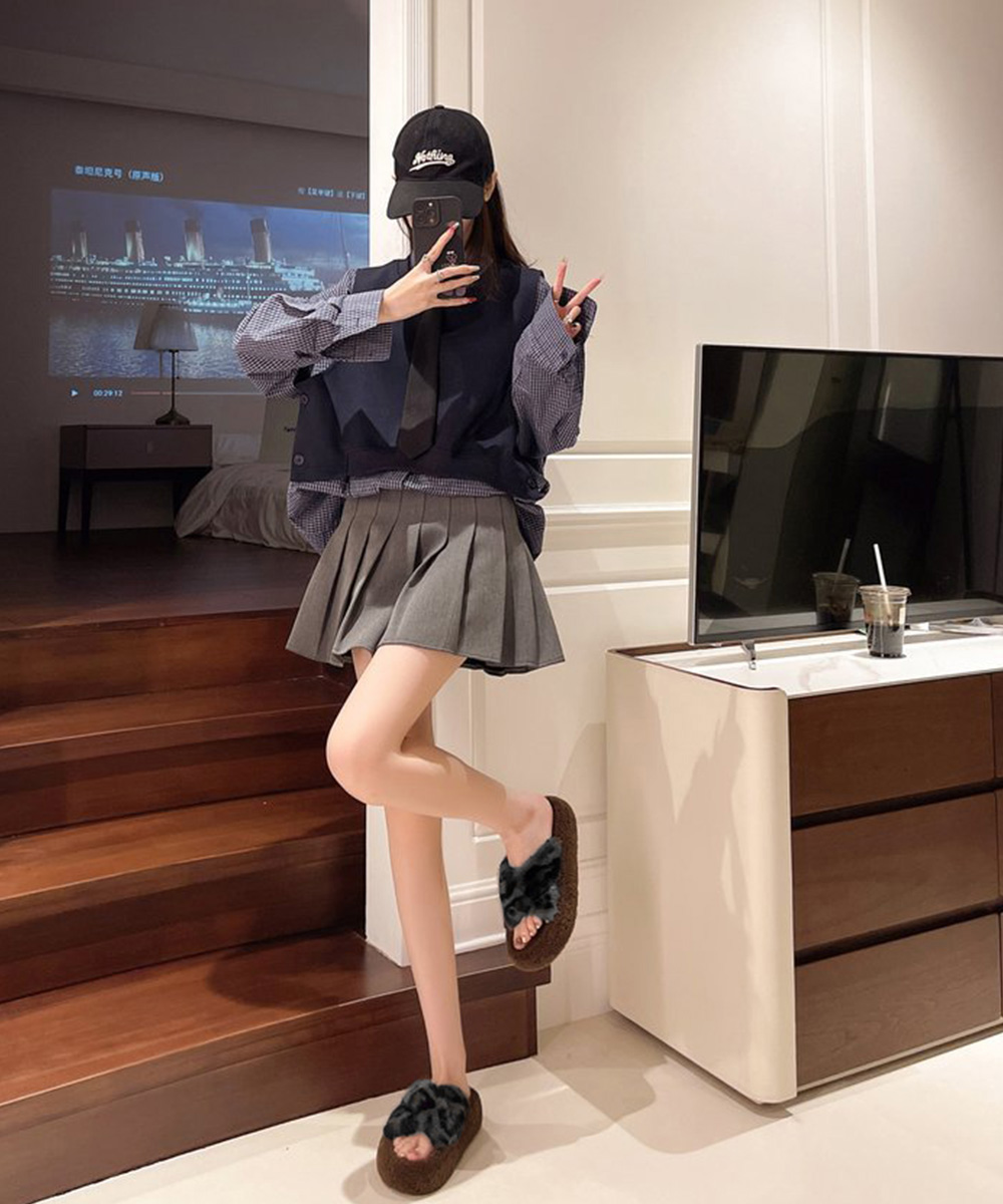 カジュアルコーデ 豹柄ファーサンダル 厚底もこもこ室内履き