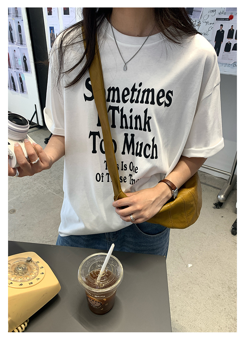 カジュアルコーデ メッセージプリント半袖ゆるトップス