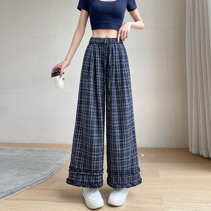 カジュアルコーデ フリルヘム格子柄ワイドパンツ