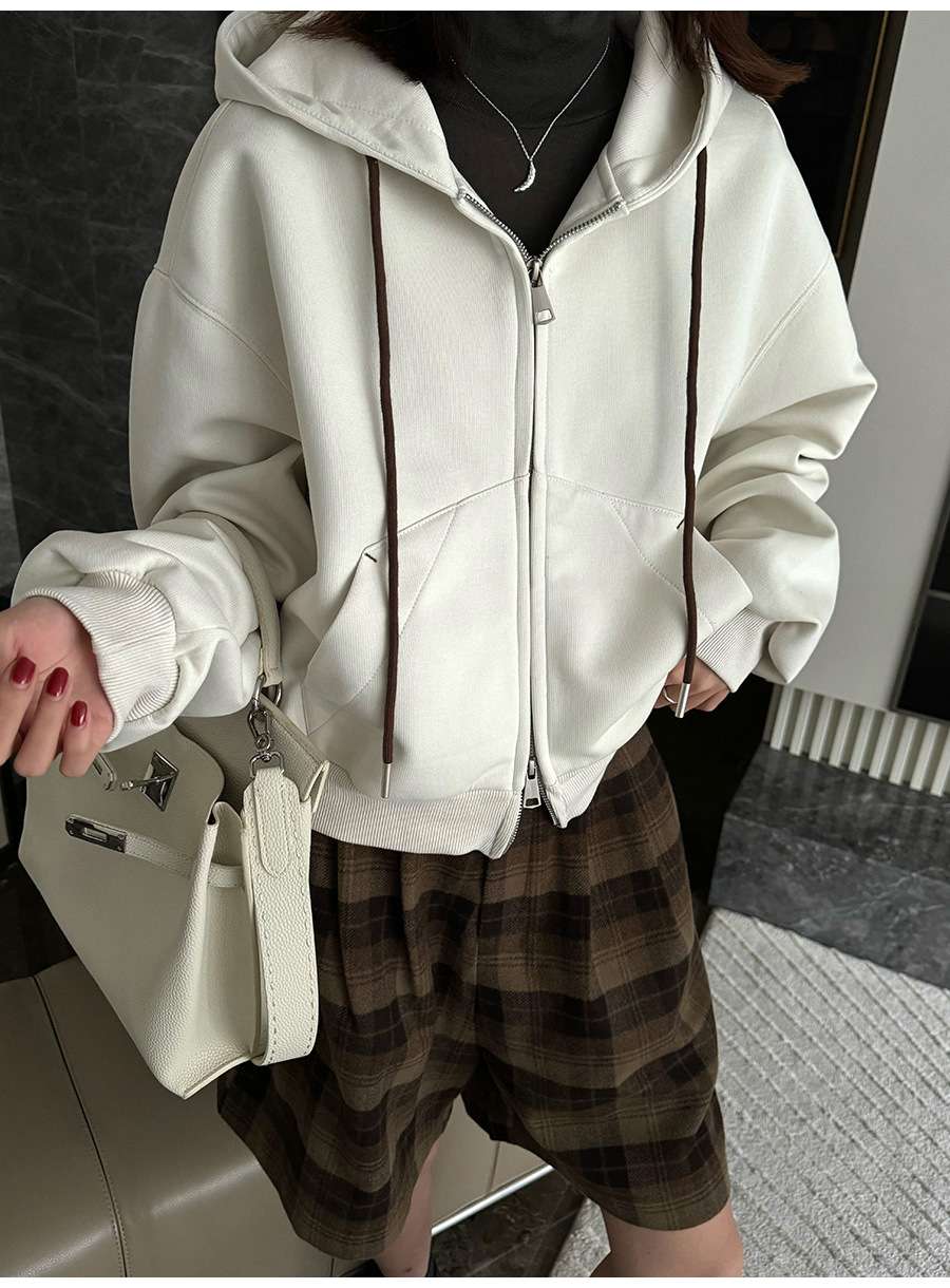 カジュアルコーデ チェック柄ゆったりショートパンツ