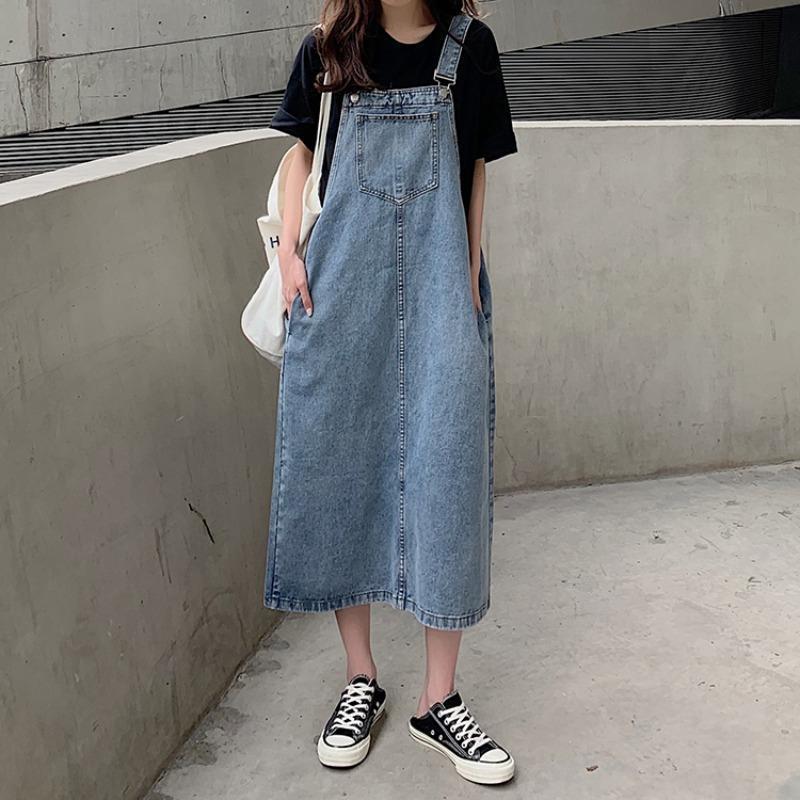 カジュアルコーデ ゆったりデニムサロペットワンピース